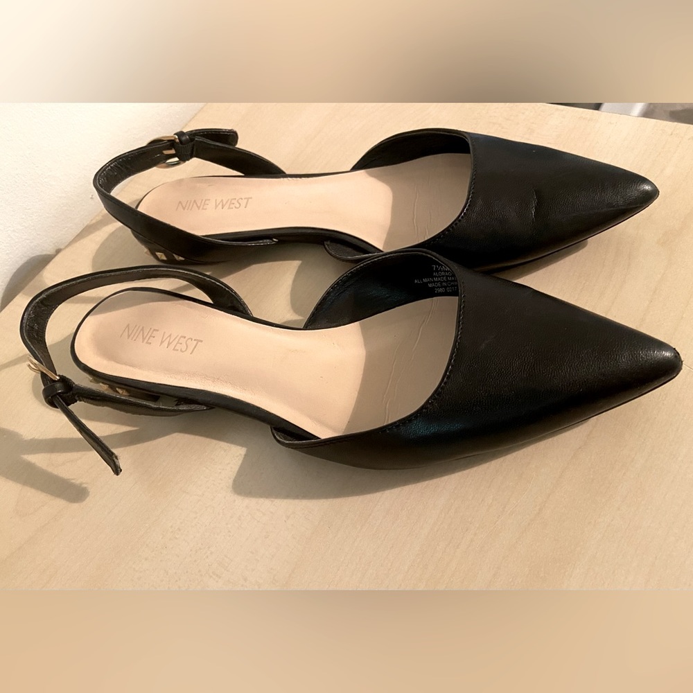 Black Nine West Pointy flat Sz 7.5